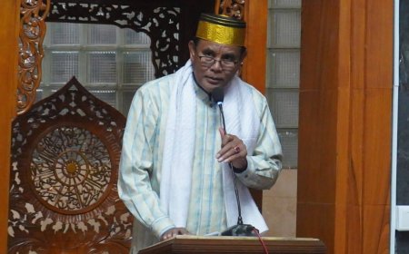 Peringatan Isra Mikraj di Masjid Agung, Bupati Jarot: Jadikan HUT Sumbawa ke-67 Momentum Kebersamaan