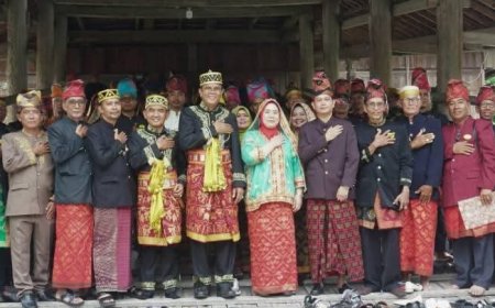 Bupati Jarot Resmi Kukuhkan Pengurus LATS Kecamatan se-Kabupaten Sumbawa Di Istana Dalam Loka