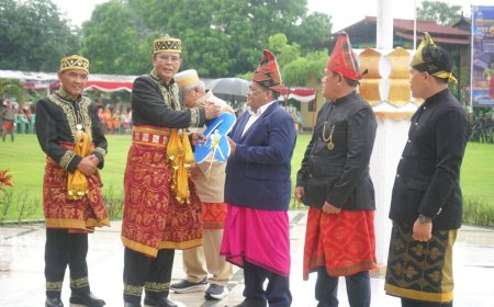 Perkuat Akses Kesehatan Desa, Bupati Sumbawa Serahkan Bantuan Ambulans di Hari Jadi ke-67