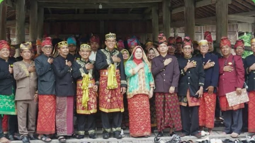 Bupati Jarot Resmi Kukuhkan Pengurus LATS Kecamatan se-Kabupaten Sumbawa Di Istana Dalam Loka