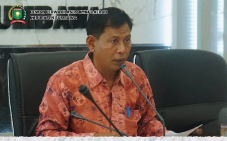 Jalan Lintas Lunyuk Longsor Lagi, Nyoman Wisma Desak Pemprov NTB Segerakan  Siagakan Alat Berat