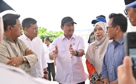 Kunker di Ekas, Menteri KP Perkuat Fasilitas Nelayan dan Budidaya Lobster