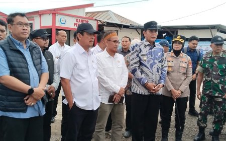 Didampingi Bupati Jarot, Dan Anggota DPRD Sumbawa, Menteri KKP Pastikan Fasilitas Cold Storage Pulau Bungin Berfungsi Optimal