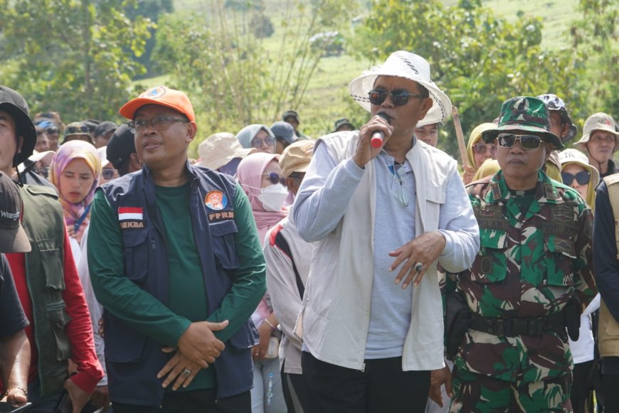 Komitmen Rehabilitasi Hutan, Bupati Pimpin Penanaman Pohon di Perbatasan Sumbawa