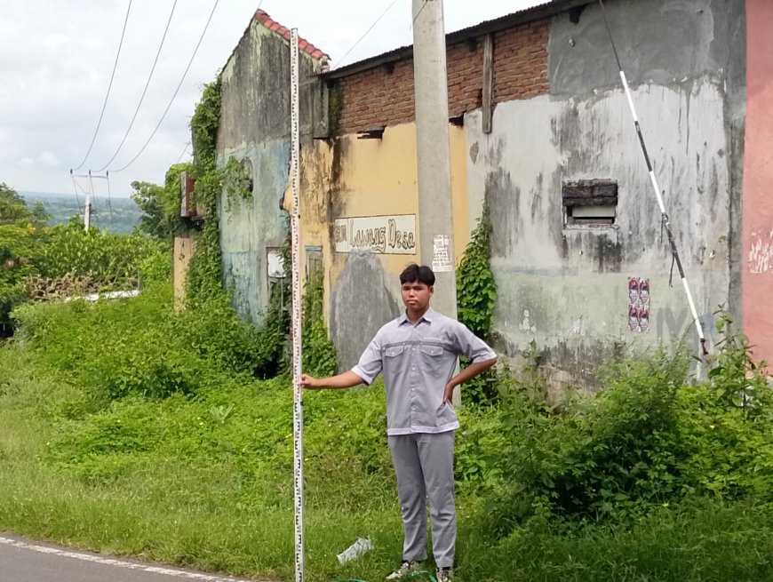 Siswa DPIB SMKN 2 Sumbawa Besar Terjun ke Lapangan: Kuasai Teknik Survei dan Pemetaan di Lawang Desa