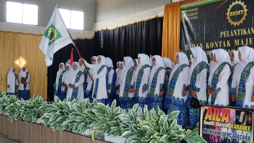 Lantik Pengurus Moyo Hilir, Ketua BKMT Sumbawa Tegaskan Majelis Taklim Sebagai Benteng Moral Generasi Muda