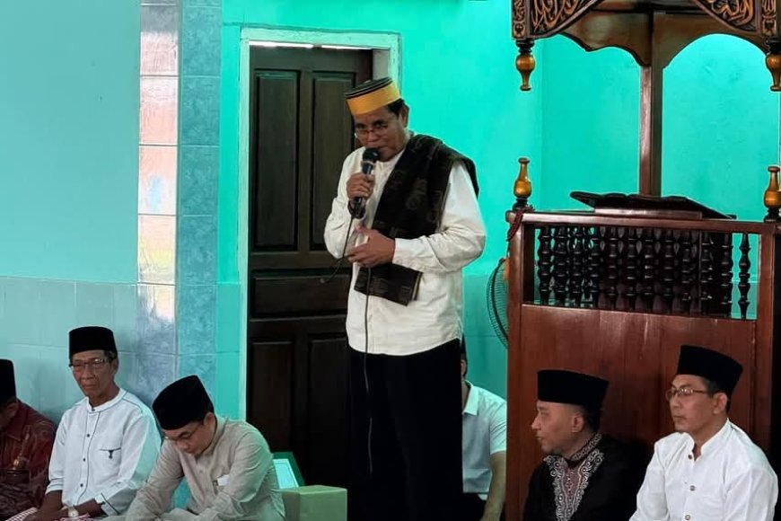 Safari Ramadhan di Batu Tering, Bupati Jarot Salurkan Bantuan Rp25 Juta untuk Masjid At-Taqwa