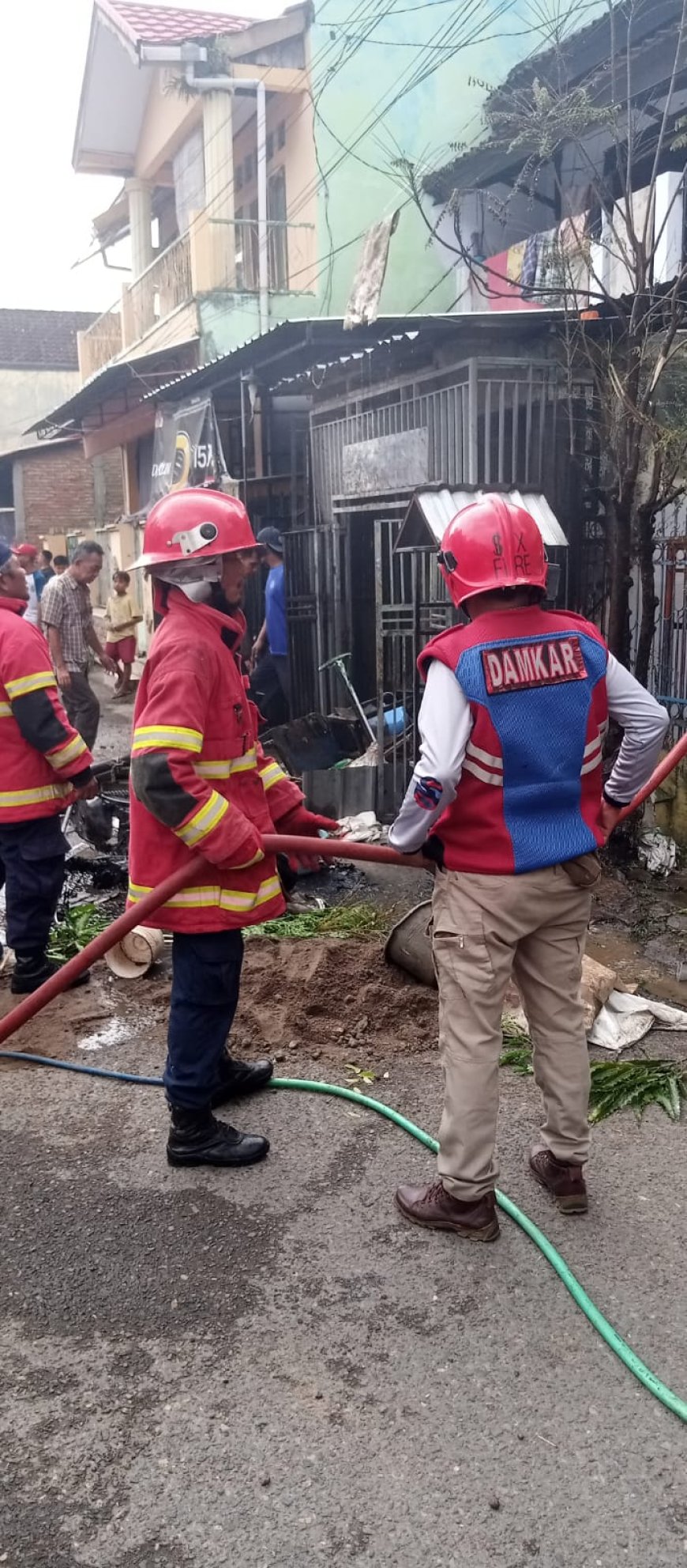 Diduga Akibat Petasan Sambar Pertalite, Satu Kios di Kelurahan Seketeng Ludes Dilalap Api