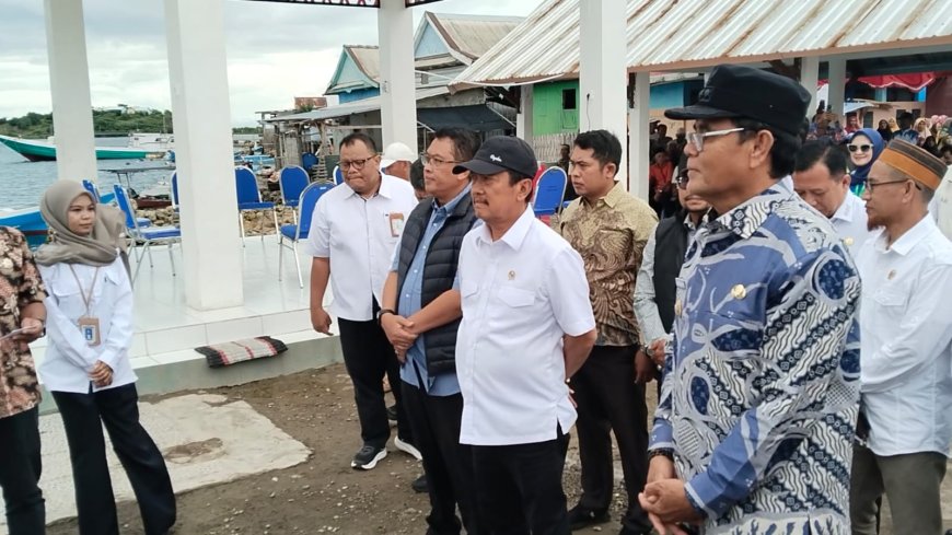 Didampingi Bupati Jarot, Dan Anggota DPRD Sumbawa, Menteri KKP Pastikan Fasilitas Cold Storage Pulau Bungin Berfungsi Optimal