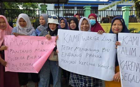 Emak- emak Geruduk Kantor Camat, Ada Dugaan Suap  Pengangkatan Kepling IX Pulo Brayan Bengkel