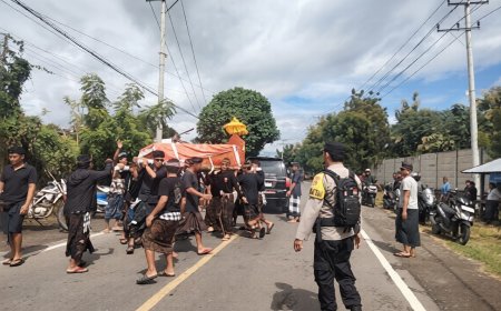 Wujud Toleransi Dan Pelayanan, Bhabinkamtibmas Labuhan Badas Kawal Prosesi kremasi Umat Hindu