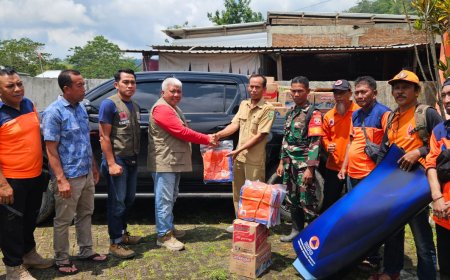 BPBD Sumbawa Dropping Logistik untuk Korban Banjir di Desa Ropang