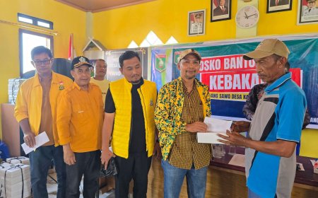 Golkar Peduli ; H Berlian Rayes dan Anggota Fraksi Hantarkan Bantuan untuk Korban Kebakaran Kalimango