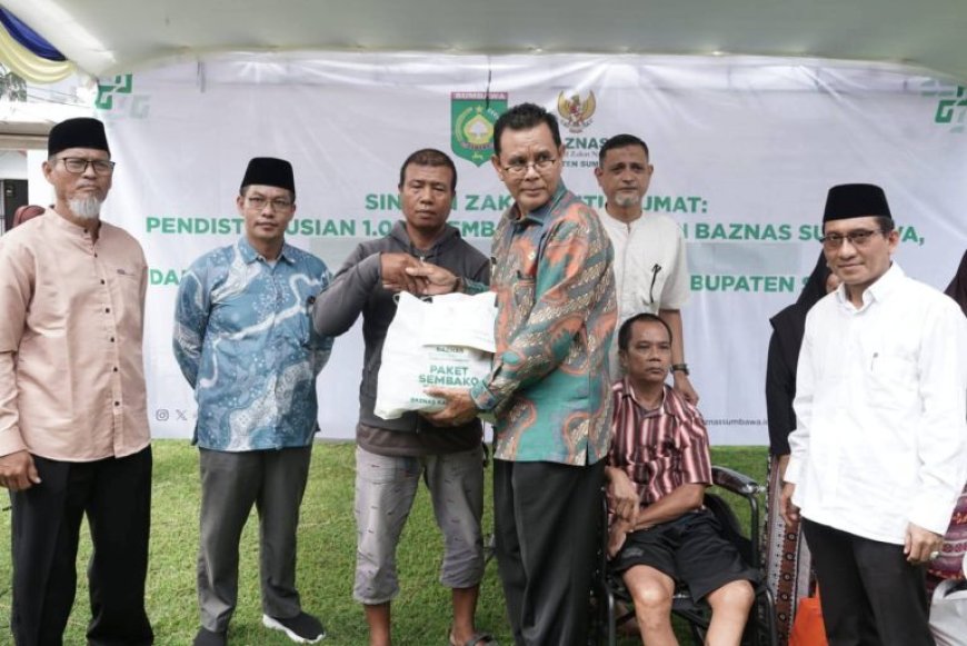 Sinergi Zakat Ramadan: Bupati Sumbawa  Hadiri Penyaluran  1.000 Paket Sembako  BAZNAS dan Tunaikan Zakat Mal di Pendopo