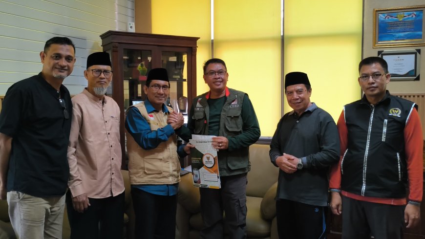 Sekda Sumbawa DR. H. Budi Prasetiyo Tunaikan Zakat Mal Melalui BAZNAS, Ajak ASN dan Masyarakat Optimalkan Zakat Serta Perkuat Kepedulian Sosial