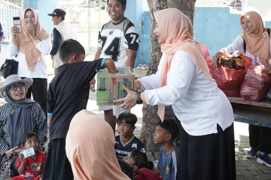 Senyum yang Kembali Mekar: TP PKK dan DWP Sumbawa Balut Luka Anak-Anak Korban Kebakaran Kalimango