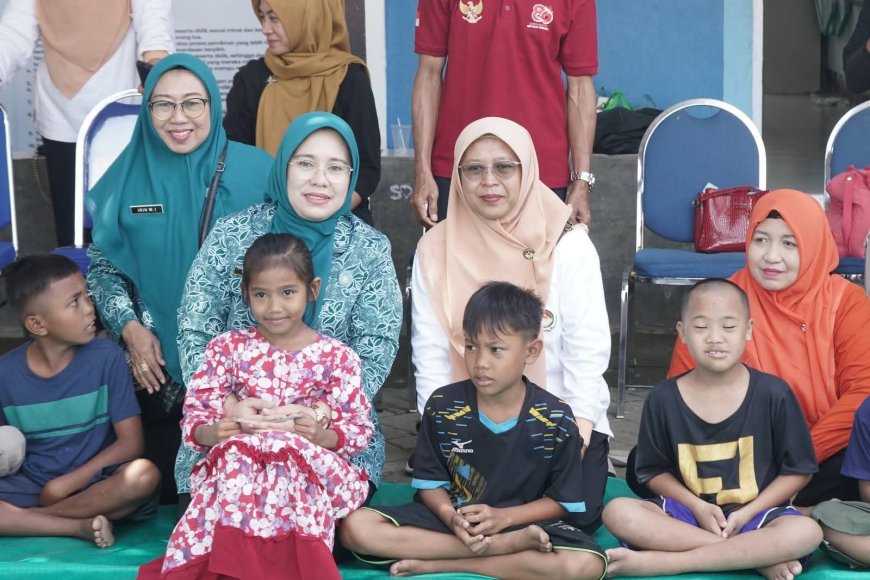 Senyum yang Kembali Mekar: TP PKK dan DWP Sumbawa Balut Luka Anak-Anak Korban Kebakaran Kalimango