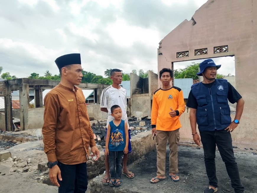 Wujud Nyata Solidaritas: Pemdes dan Remaja Masjid Penyaring Ringankan Beban Korban Kebakaran di Alas