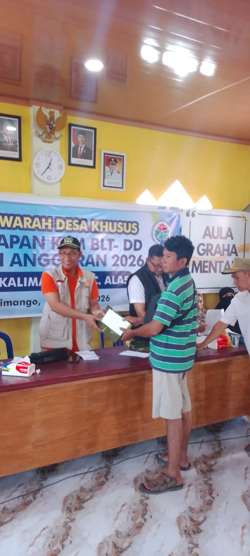 Wujud Kepedulian, Legislator PKS H. Andi Mappelepui Salurkan Bantuan Pribadi untuk Korban Kebakaran Kalimango