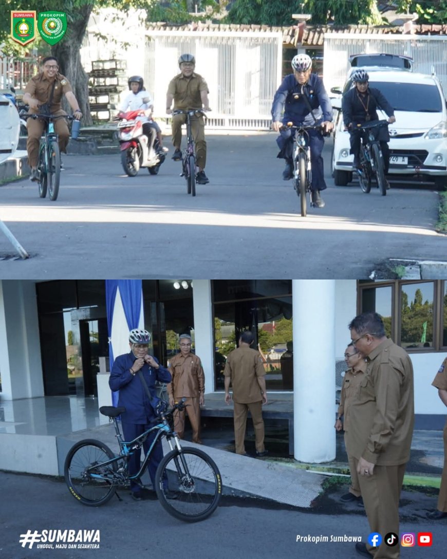 Bupati Sumbawa Bersepeda ke Kantor, Ajak Masyarakat Hemat BBM dan Jaga Pola Hidup Sehat