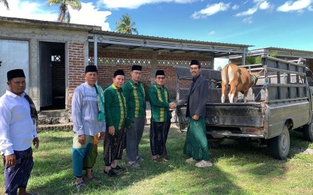 Launching Desa Sadar Zakat, BAZNAS Terima Zakat Sapi Warga Brang Kolong