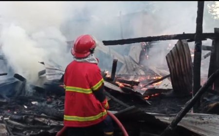 Kebakaran Hanguskan 3 Rumah Panggung Di Lenangguar, Tidak Ada Korban Jiwa