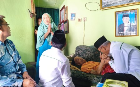 BAZNAS Hadir di Saat Sunyi: Menguatkan Sang Sastrawan Dinullah Rayes di Tengah Ujian