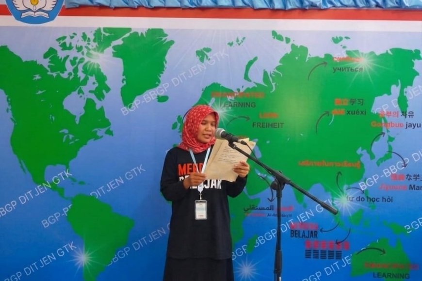 Puisi di Tengah Zaman yang Bergegas