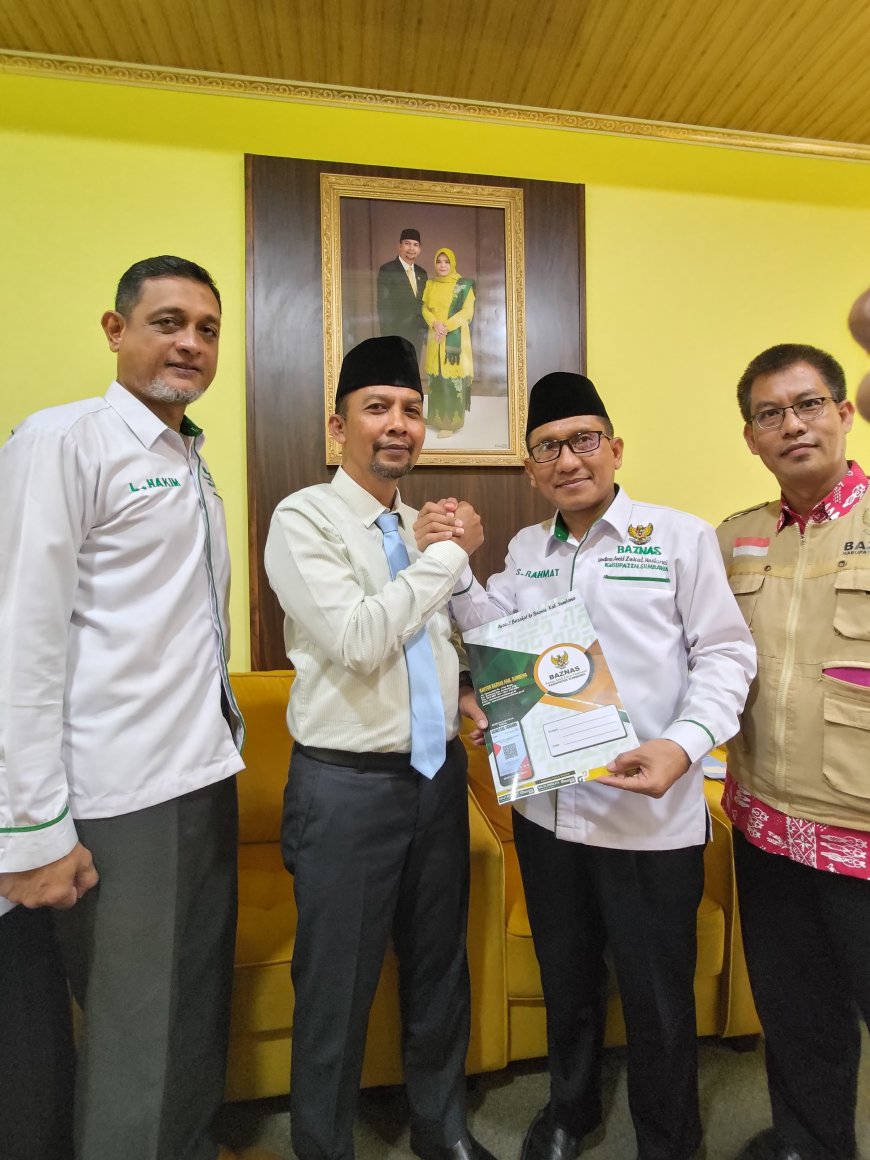 Berlian Rayes, Wakil Ketua I DPRD Sumbawa Berinfak Gunakan QRIS BAZNAS, Tinggal Scan!