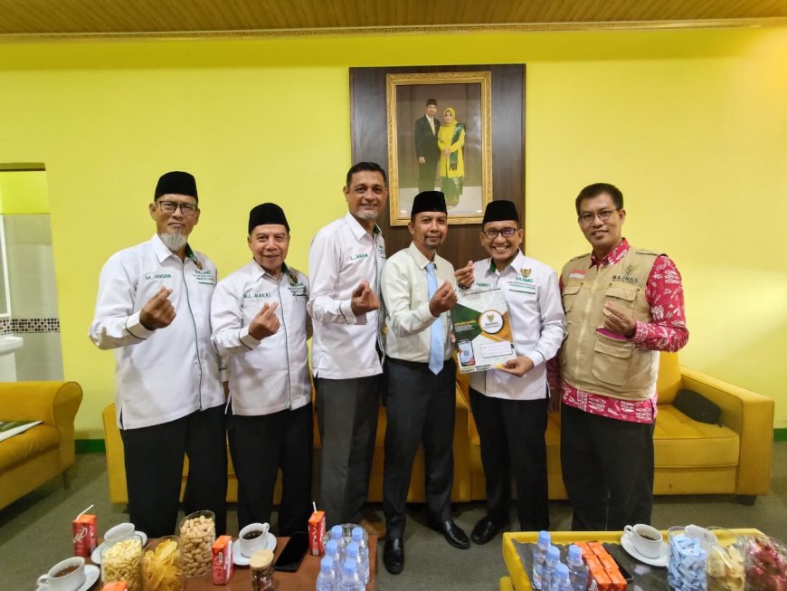 Berlian Rayes, Wakil Ketua I DPRD Sumbawa Berinfak Gunakan QRIS BAZNAS, Tinggal Scan!