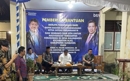 Wamen PKP RI Fahri Hamzah Temui Korban Kebakaran Kalimango, Huntara Ditarget Rampung Dua Bulan