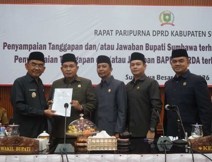 Jawab Pandangan Umum Fraksi DPRD, Wabup Sumbawa Tekankan Investasi BUMD Berbasis Kinerja dan Singgung Perlindungan Siswa