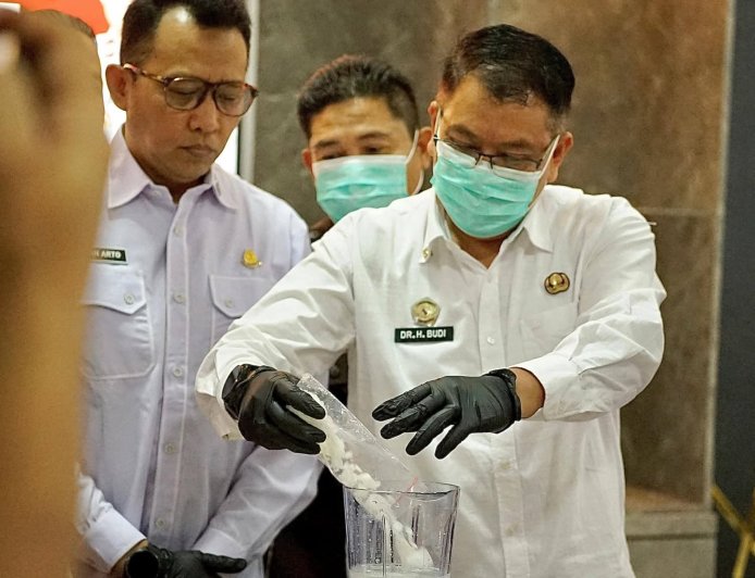 Hadiri Pemusnahan Barang Bukti Narkotika, Sekda Budi Prasetiyo: Pemerintah Daerah Siap Bersinergi Berantas Narkoba di Sumbawa