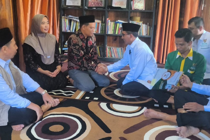 Kepala Desa Sabeok Tunaikan Zakat Maal Melalui Baznas sumbawa