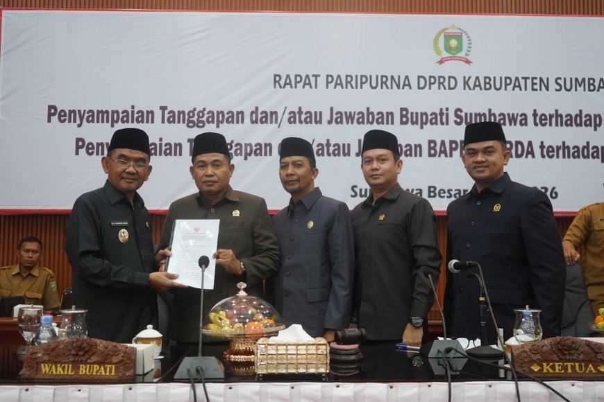 Jawab Pandangan Umum Fraksi DPRD, Wabup Sumbawa Tekankan Investasi BUMD Berbasis Kinerja dan Singgung Perlindungan Siswa