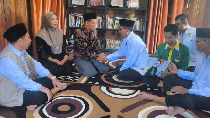 Kepala Desa Sabeok Tunaikan Zakat Maal Melalui Baznas sumbawa
