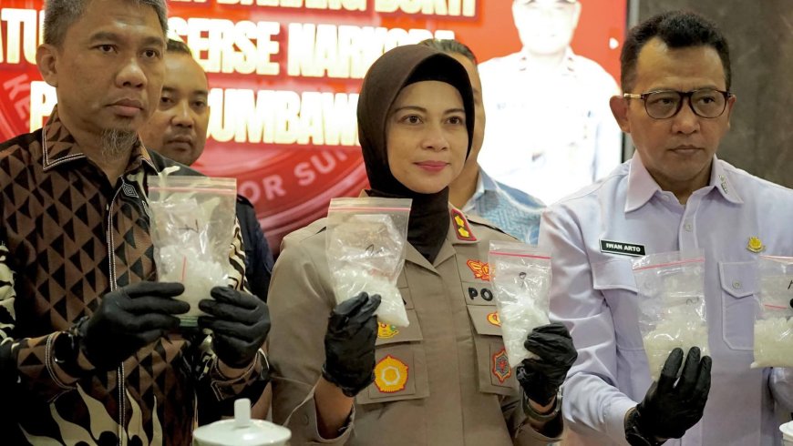 Hadiri Pemusnahan Barang Bukti Narkotika, Sekda Budi Prasetiyo: Pemerintah Daerah Siap Bersinergi Berantas Narkoba di Sumbawa