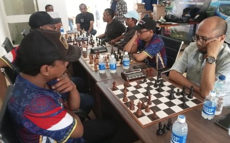 Turnamen Catur PWI NTB Resmi Digelar, H. Natsir Peraih Medali Emas Porwanas Kalsel  Melawan  Abdul Ma'ruf di Babak Perdana