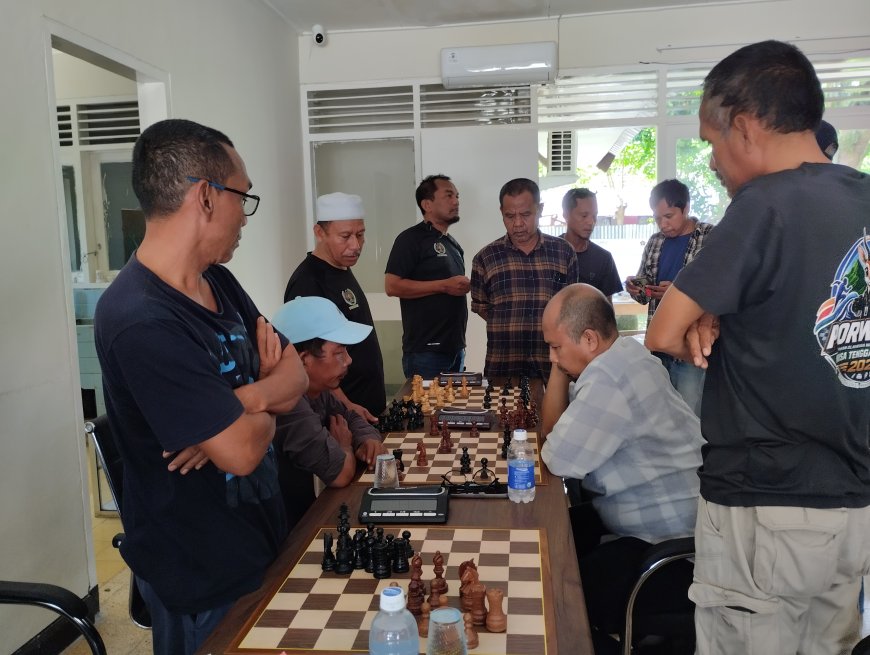 Turnamen Catur PWI NTB Resmi Digelar, H. Natsir Peraih Medali Emas Porwanas Kalsel  Melawan  Abdul Ma'ruf di Babak Perdana