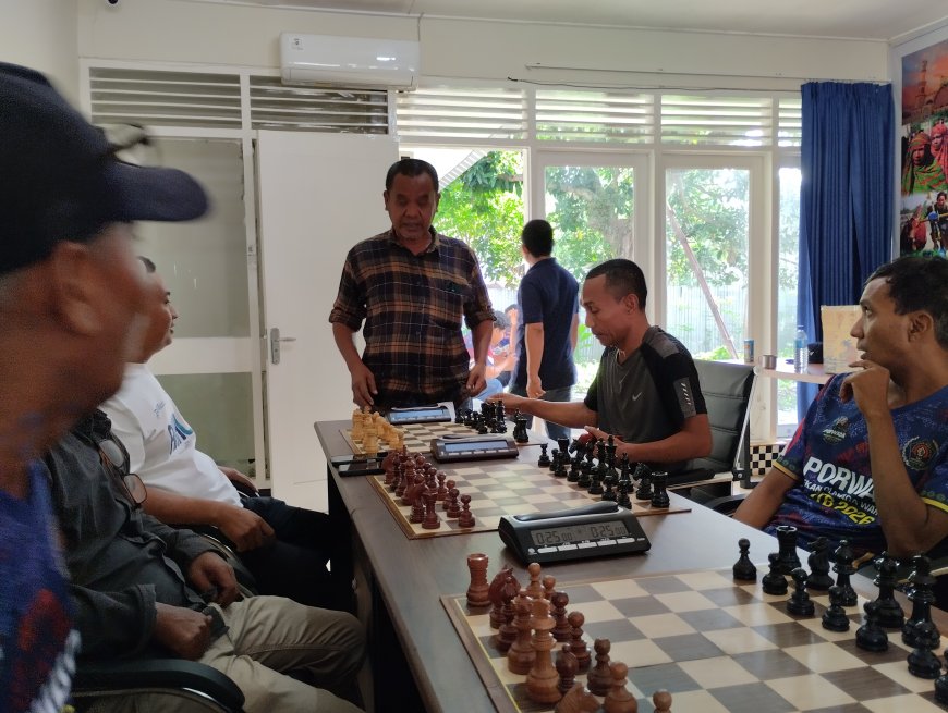 Turnamen Catur PWI NTB Resmi Digelar, H. Natsir Peraih Medali Emas Porwanas Kalsel  Melawan  Abdul Ma'ruf di Babak Perdana