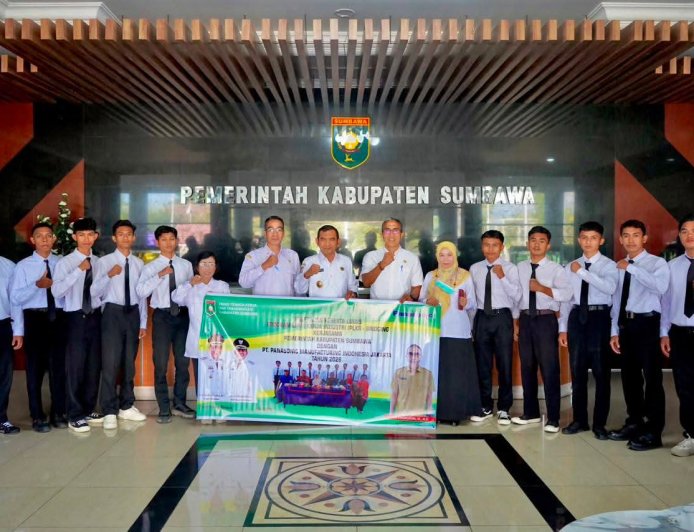 Wakil Bupati Sumbawa Lepas Peserta Program Latihan Kerja Industri (PLKI) ke PT Panasonic Manufacturing Indonesia