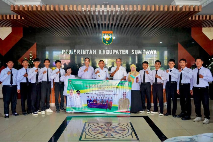 Wakil Bupati Sumbawa Lepas Peserta Program Latihan Kerja Industri (PLKI) ke PT Panasonic Manufacturing Indonesia