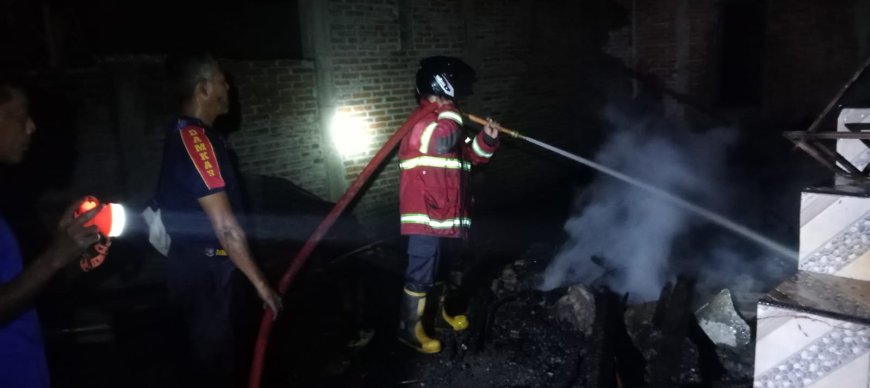 Rumah Semi Permanen di Plampang Sumbawa Ludes Terbakar, Kerugian Ditaksir Capai Rp150 Juta