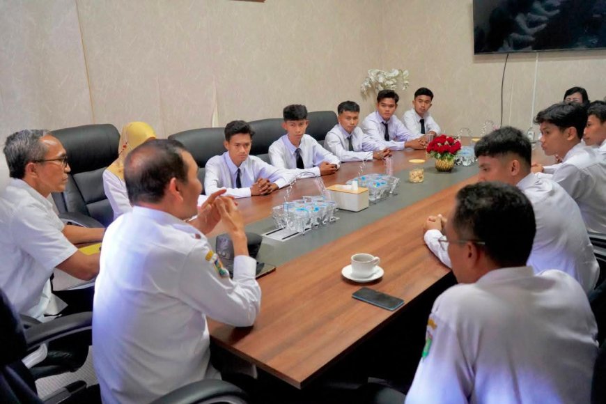 Wakil Bupati Sumbawa Lepas Peserta Program Latihan Kerja Industri (PLKI) ke PT Panasonic Manufacturing Indonesia