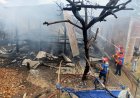 Rumah Panggung di Plampang Ludes Terbakar Saat Pemilik Tertidur Pulas, Kerugian Tembus Rp 200 Juta
