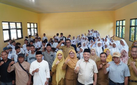 Semangat Baru di SMPN 2 Unter Iwes: H. Johan Rosihan Jadi Pembina Upacara, Beri Motivasi Digital hingga Sosialisasi 4 Pilar MPR RI