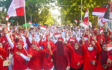 Menyambut HUT Ke-81 RI, Ribuan Bendera Merah Putih Dibagikan kepada Masyarakat