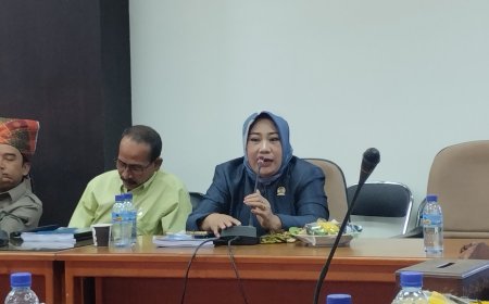 Soroti Jalan Berlubang dan Rusak Hj. Jamila Desak Pemkab Sumbawa Segera Tambal Akses Labuhan Jontal