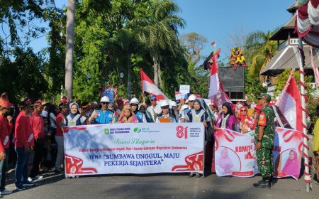 Tampil Memukau di Pawai Alegoris HUT RI ke-81, Disnakertrans Usung Sumbawa Unggul Maju Pekerja Sejahtera