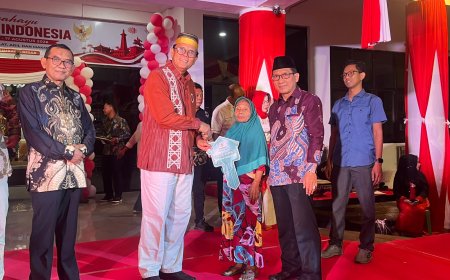 Kado Buat HUT RI Ke-81, Bupati Sumbawa Serahkan 5 Unit Bale Umat Dari BAZNAS